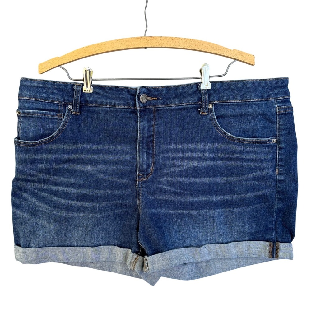 Time and Tru Womens Denim Shorts Medium Wash Cuffed Mid Rise Size 20